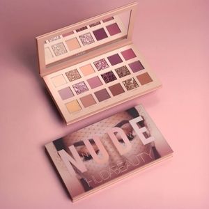 Huda New Nude eyeshadow palette